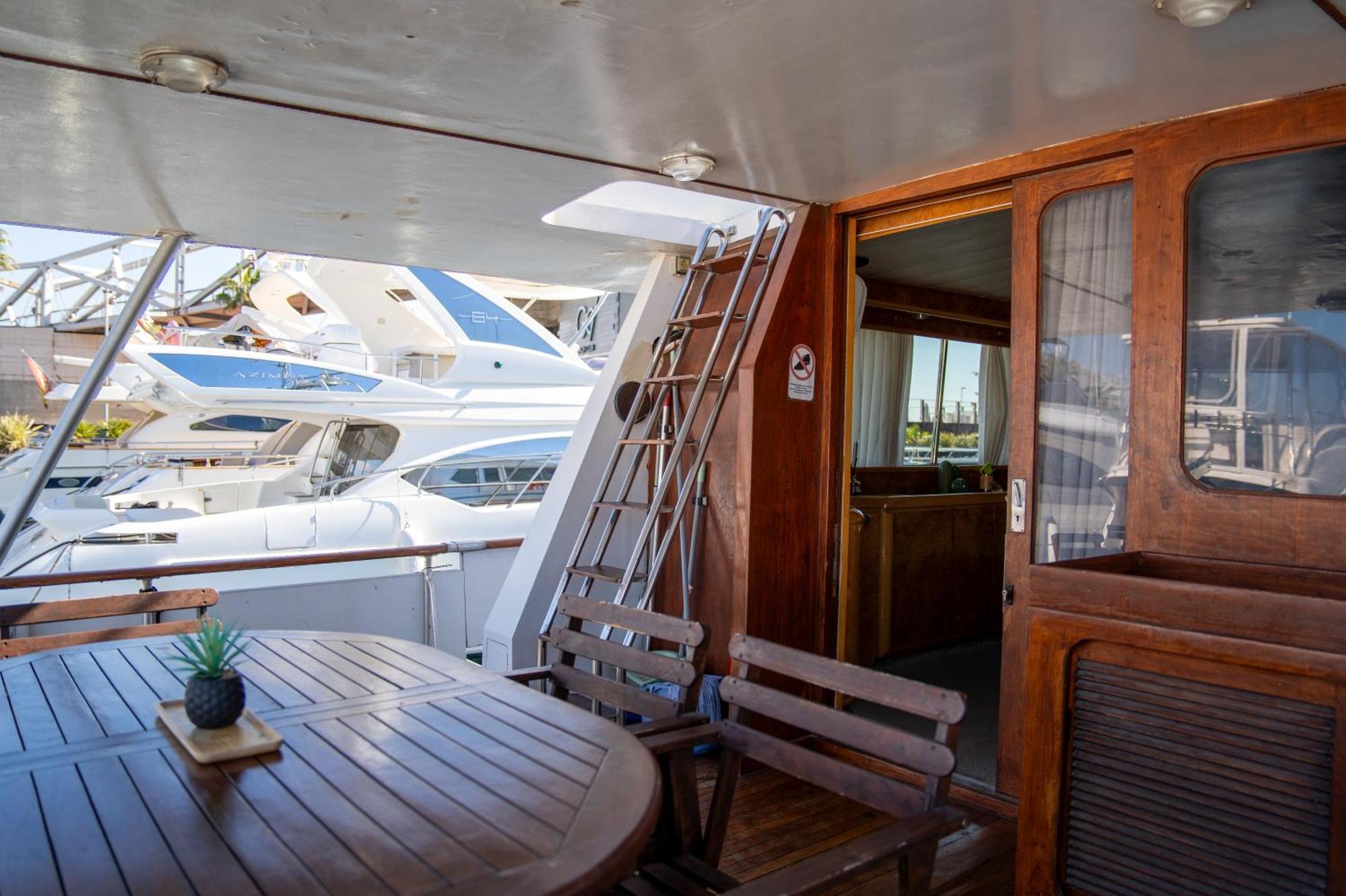 Boat Aloha Hotel Sant Adria de Besos Exterior foto